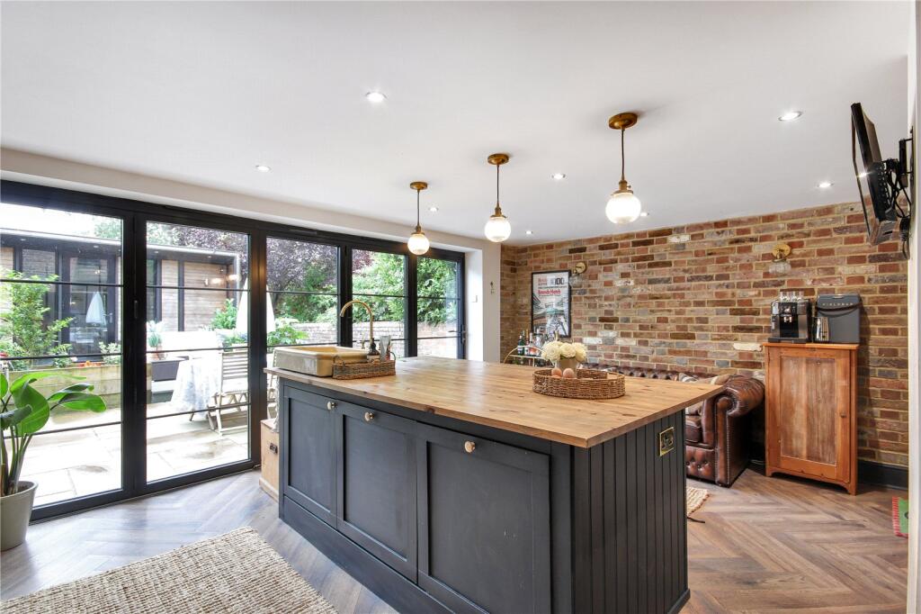 Kitchen/Breakfast Rm