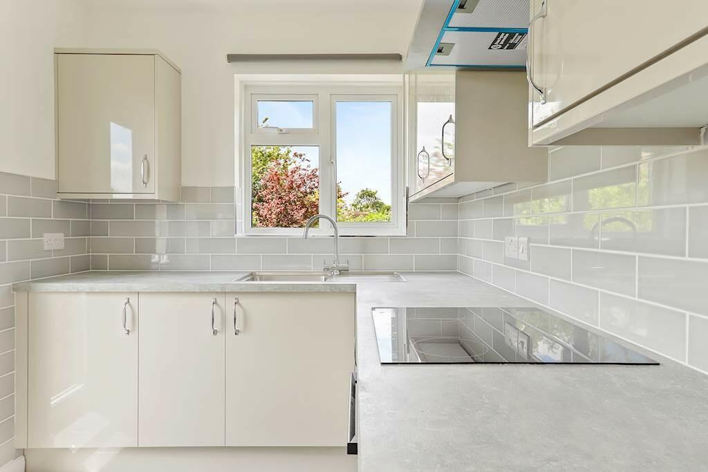 11-0391JHMCB - 41...