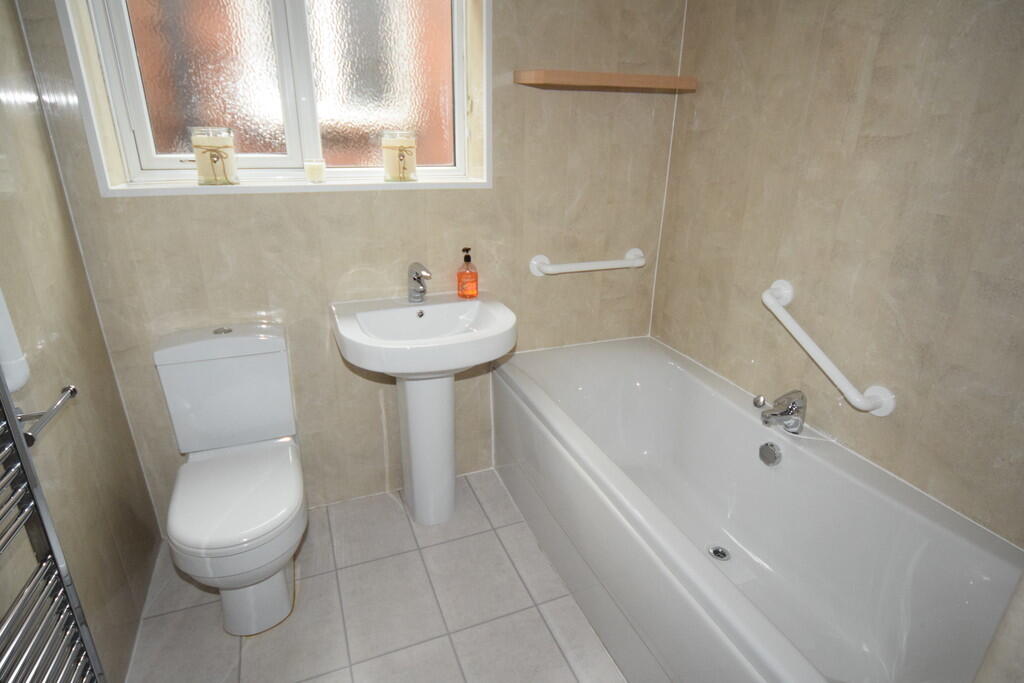 GROUND FLOOR BATH...