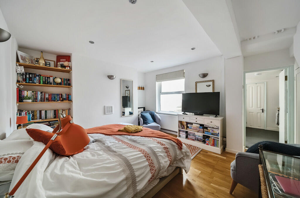 L/G Bedroom