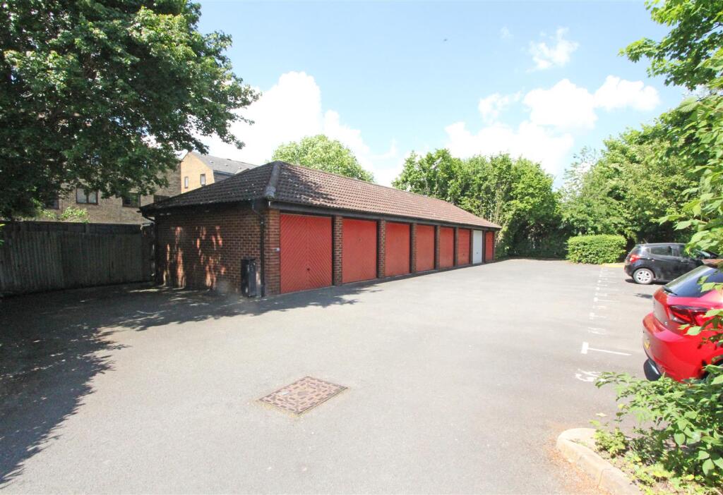IMG_5465 garages.jpg