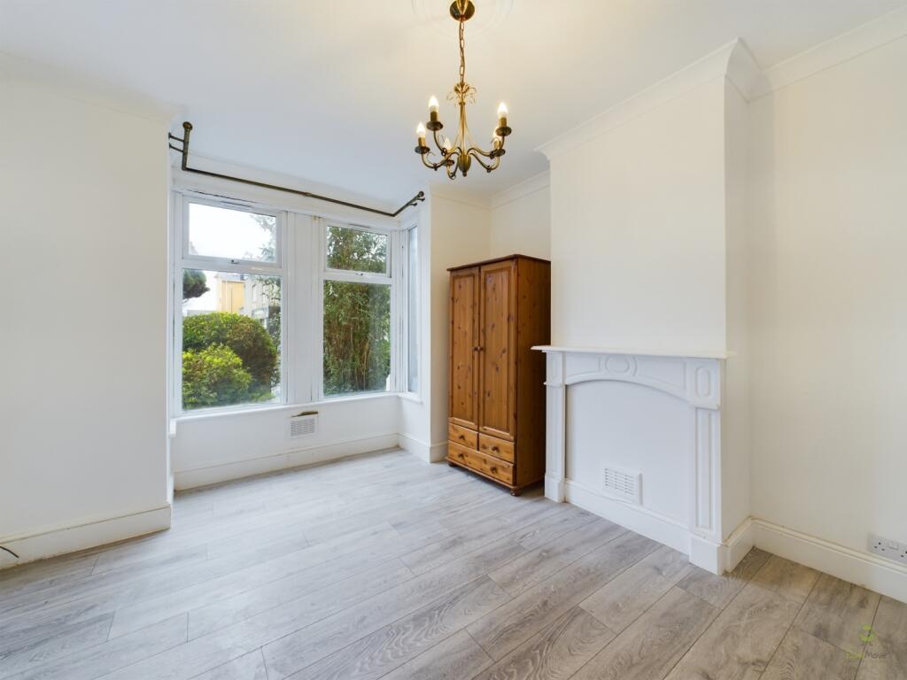 Presented by Clinton at EweMove Bexleyheath and Da