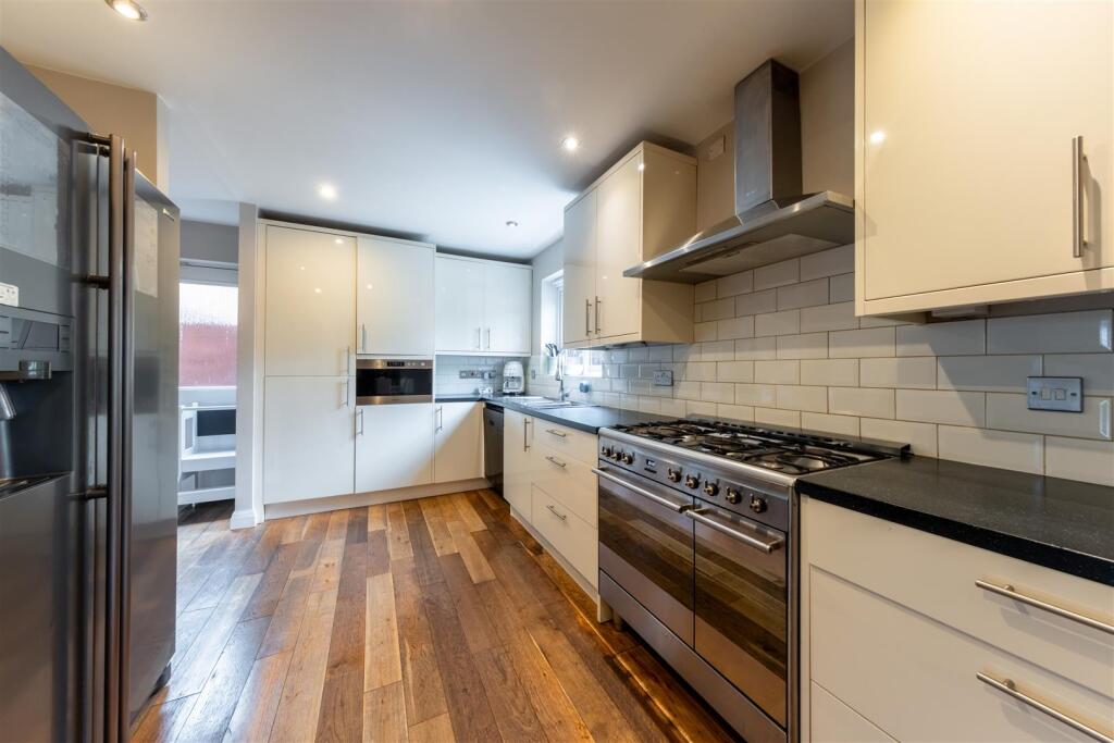 32 Waystead Close-001.jpg