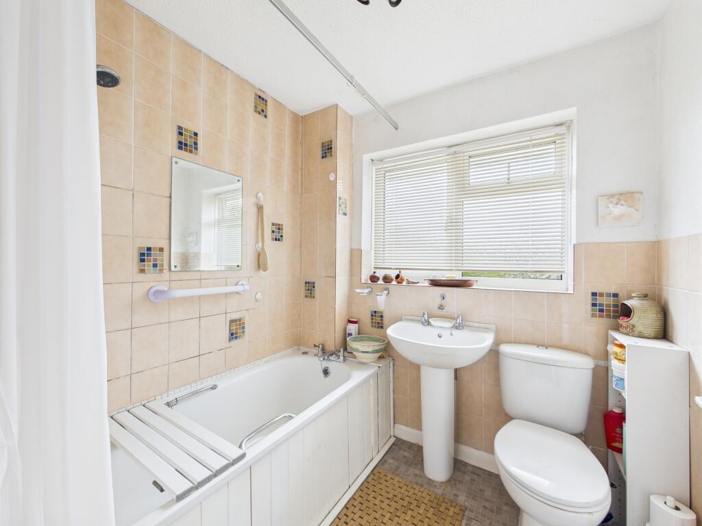 CAM01354G0-PR0566-STILL014