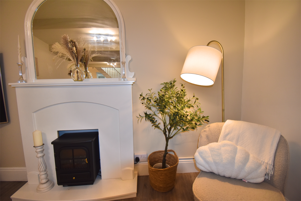 Sitting / Dining Roo