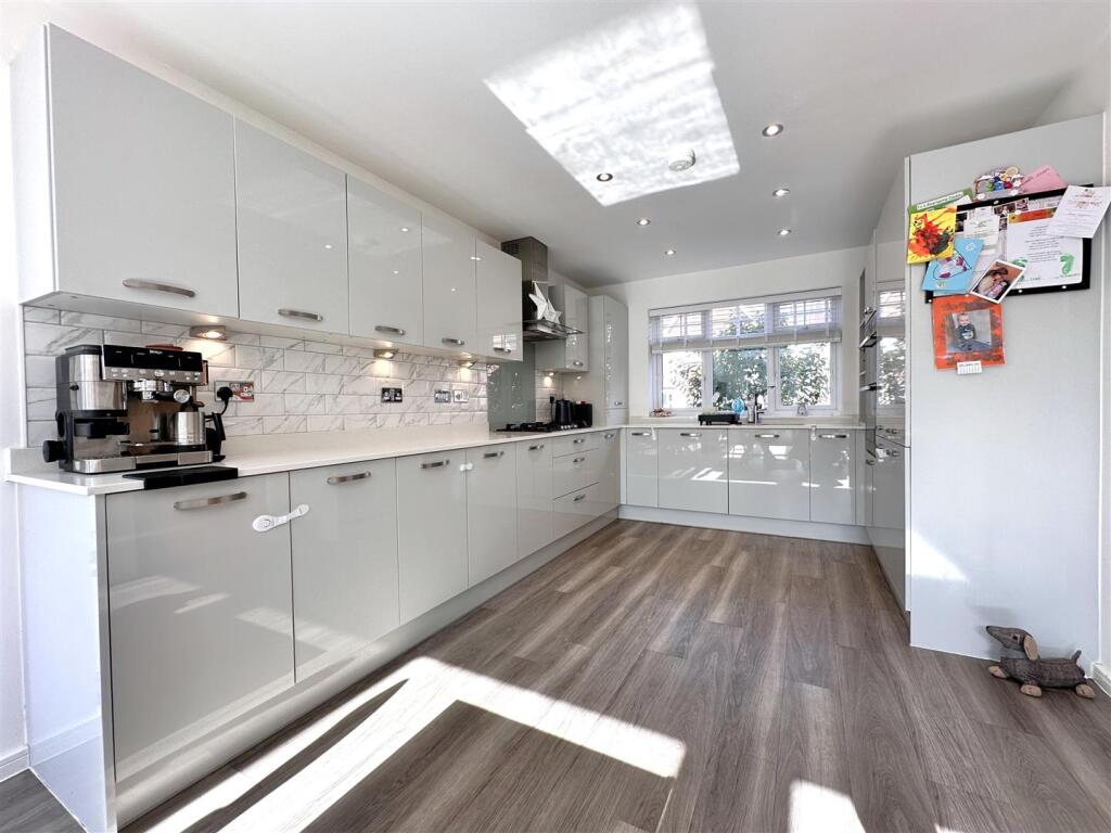 Stunning Modern Kitchen 501