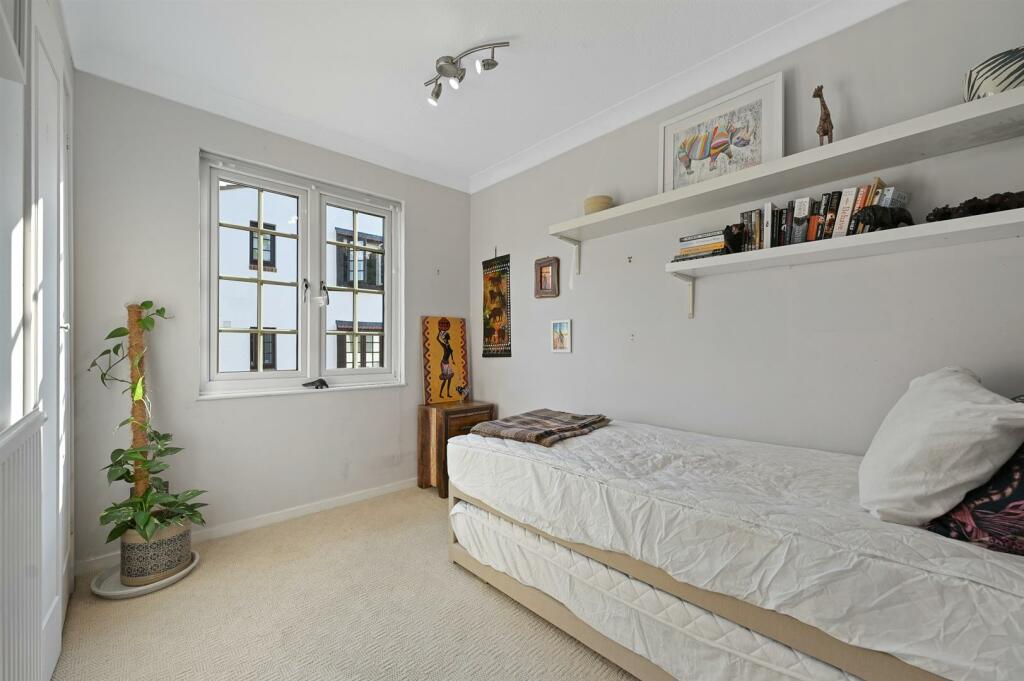 HJ - 34 The Farthings - Bedroom3 (1).jpg