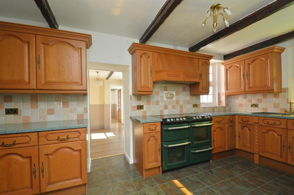resizedKitchen1.jpg