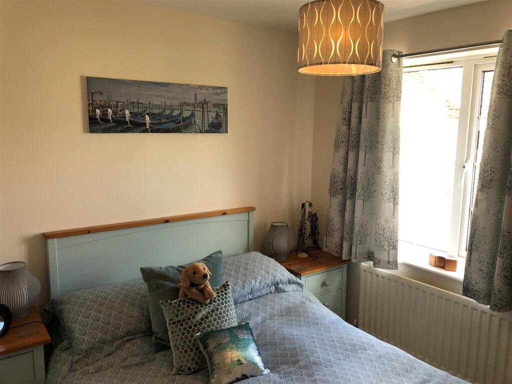 bed2.jpg