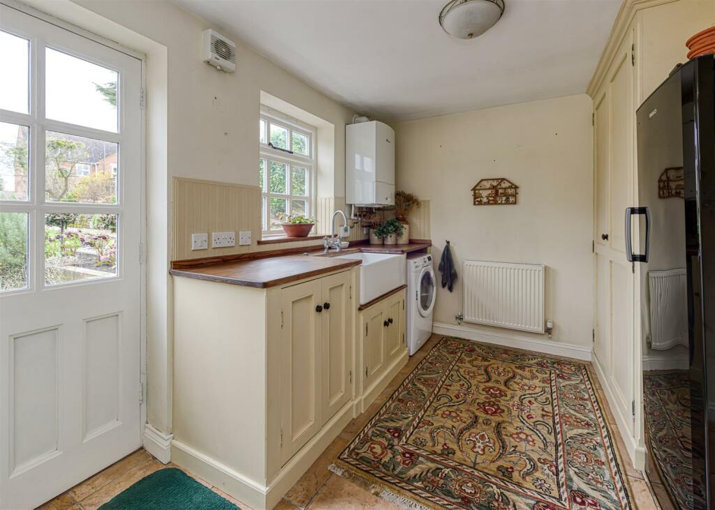 4 Shop Lane-laundry1.jpg