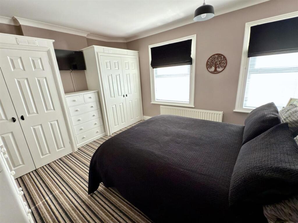 Bed 1.jpg