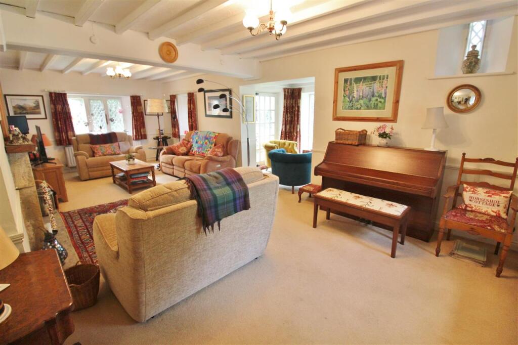 SITTING ROOM -