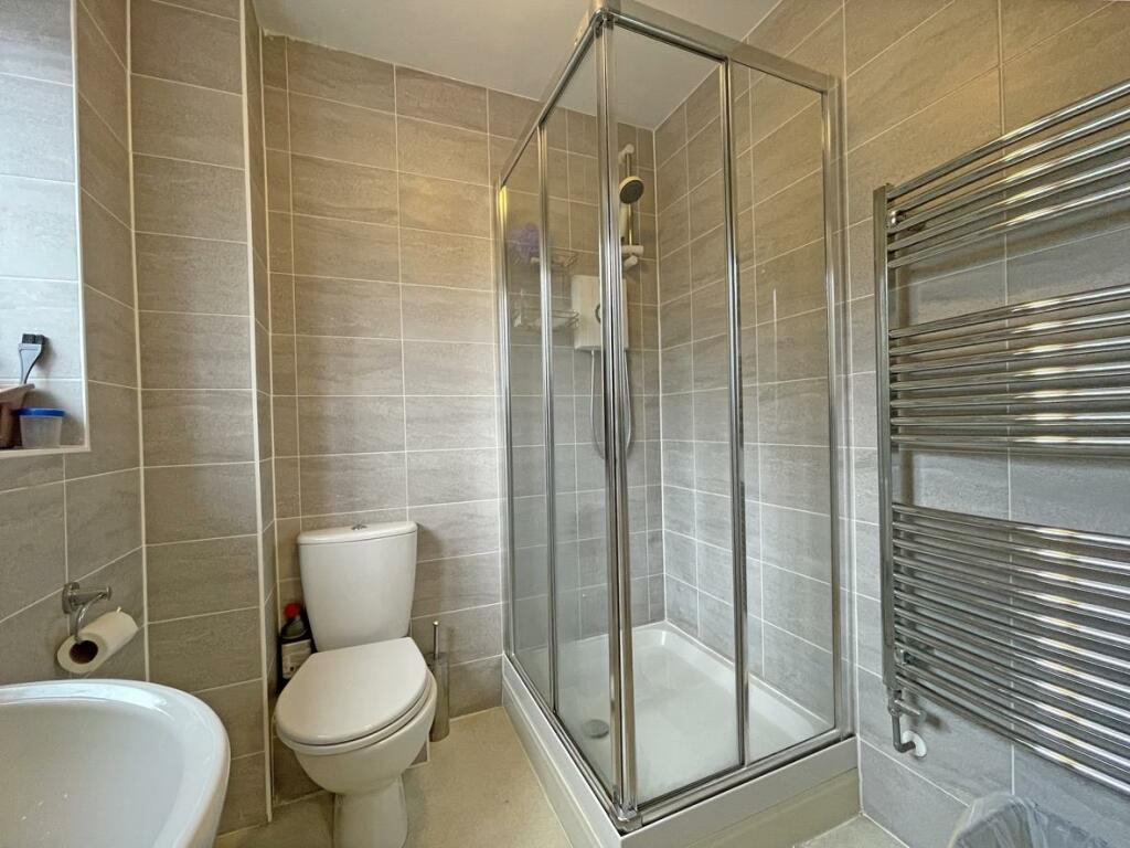 Harlyn Drive 6 En-Suite.jpg