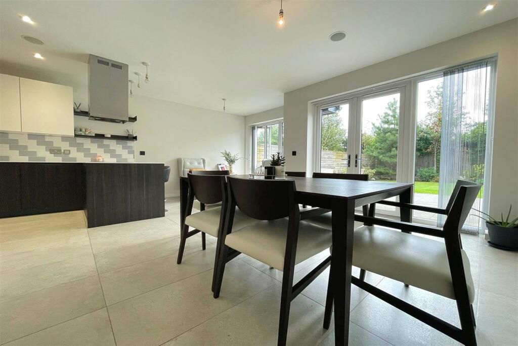 Kitchen/Family/Dinin