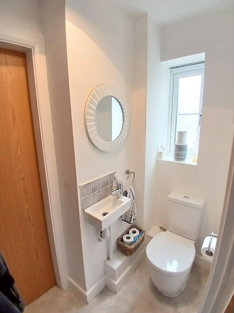 FITTED CLOAKROOM