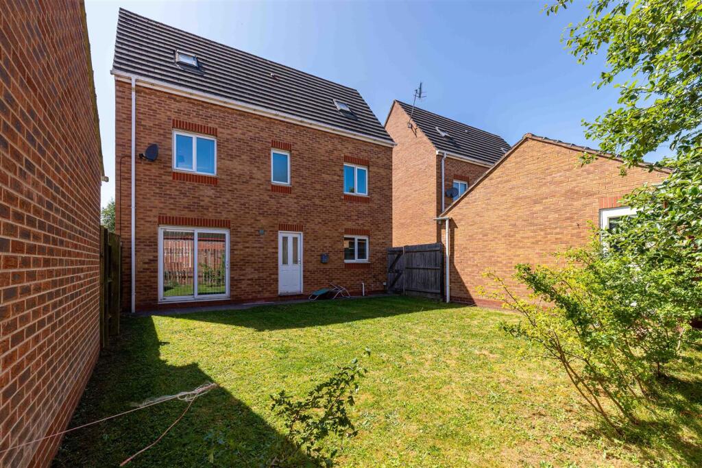 14 Waterlily Close-15.jpg