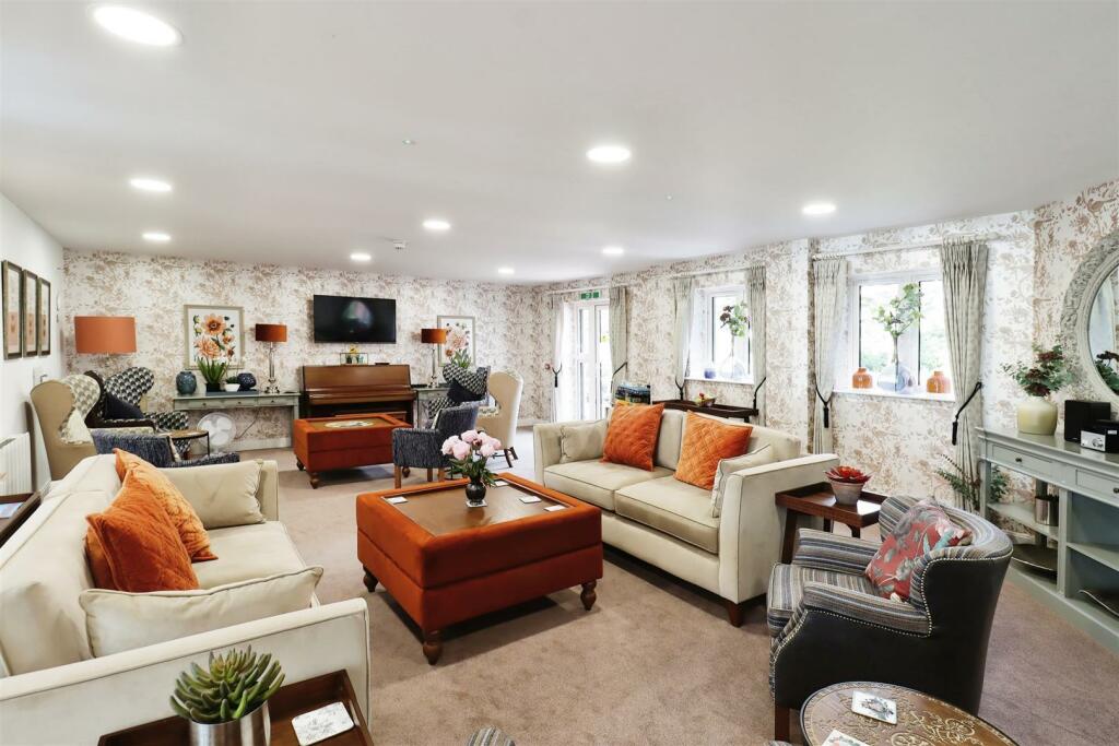 summer field place lounge.jpg