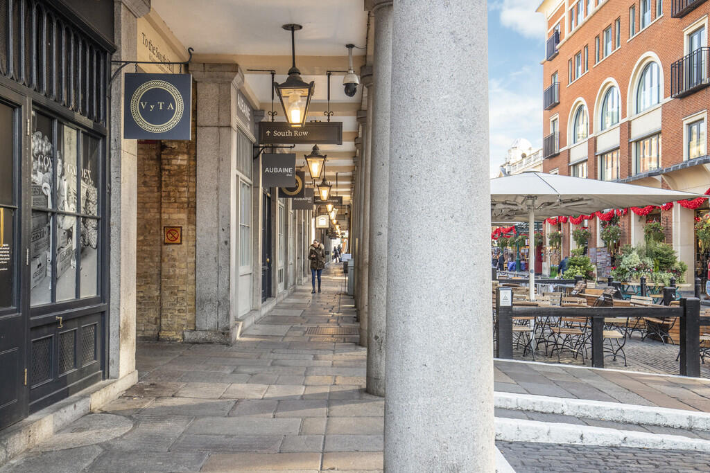 Henriette Street ...