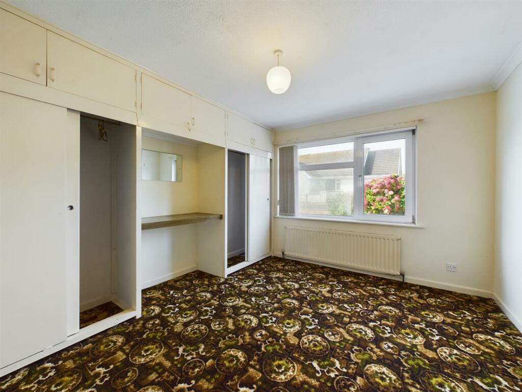 Front Bedroom.jpg