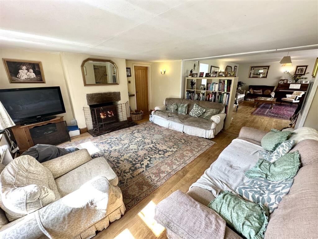 SITTING ROOM