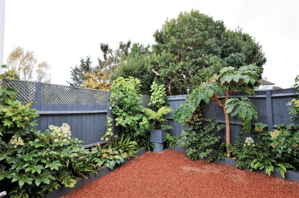 1 Short Way garden4.JPG