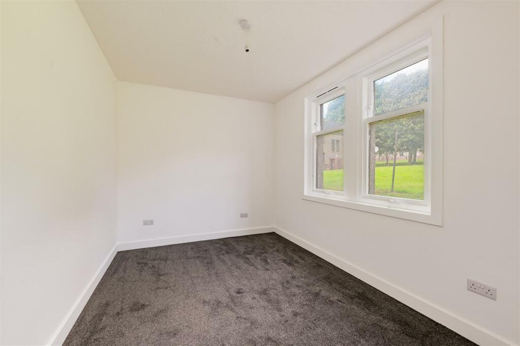 3A Fleming Gardens NEW INT-6.jpg