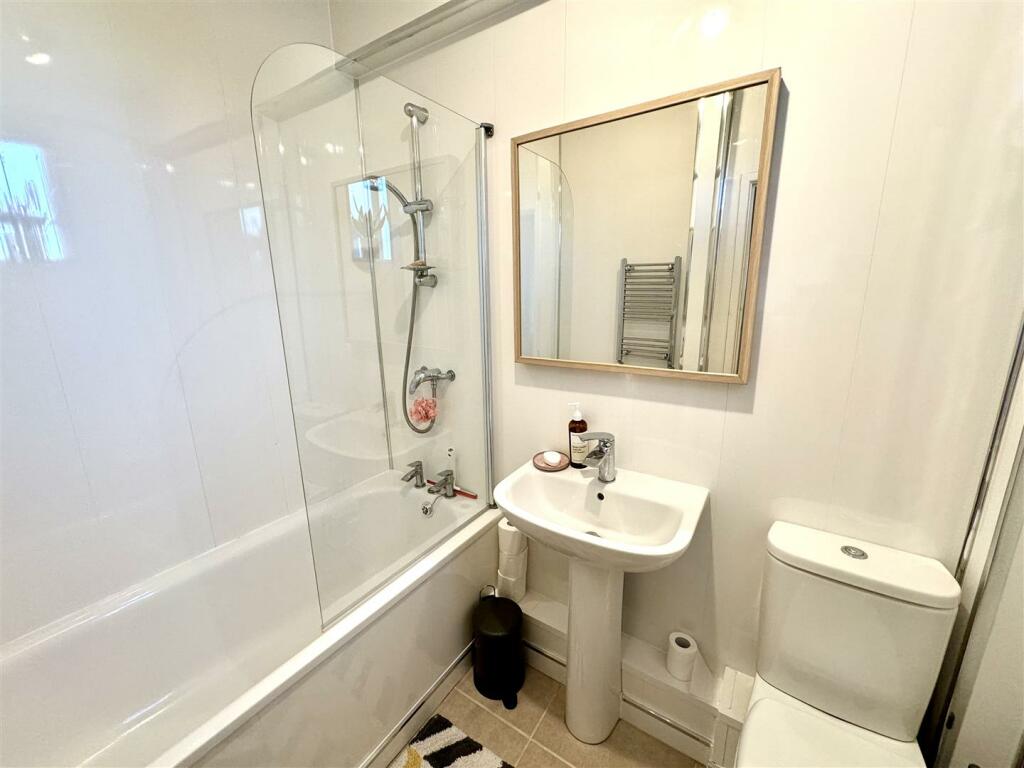 GROUND FLOOR BATHROOM