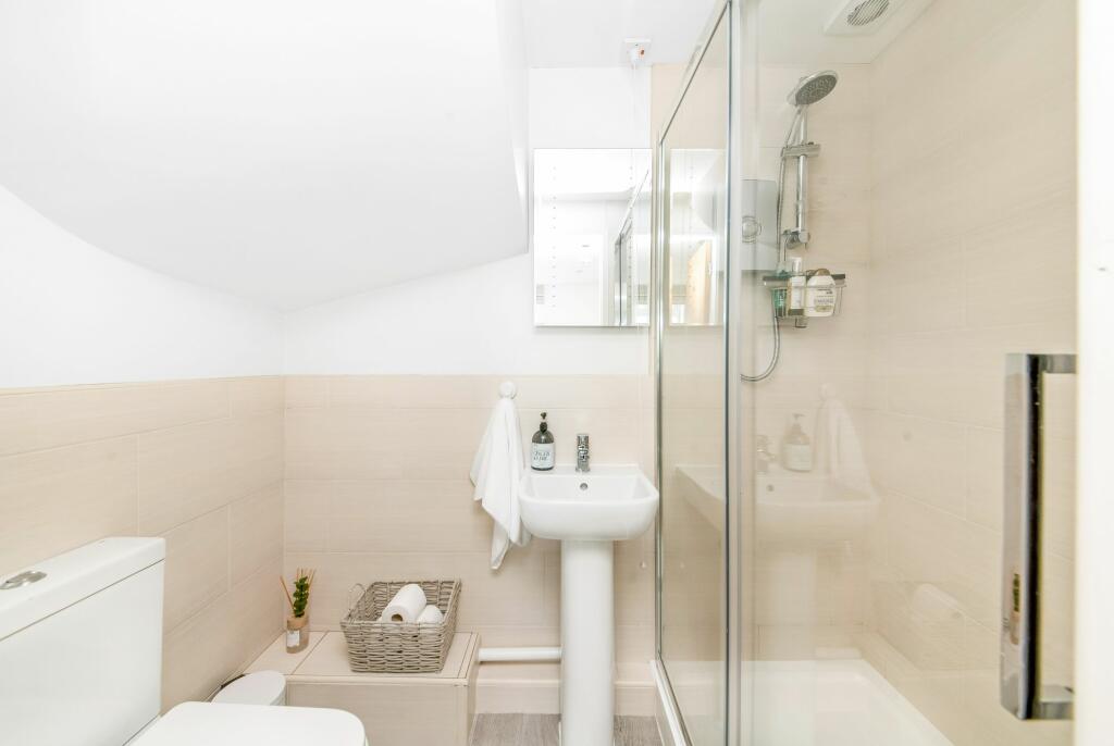 ANNEX COTTAGE - SHOWER ROOM