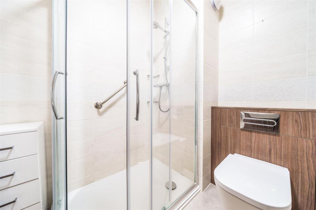 Shower Room.jpg