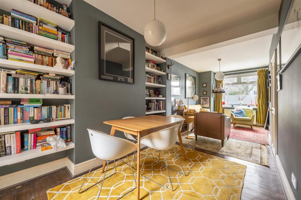 MacDonald Road, E17V
