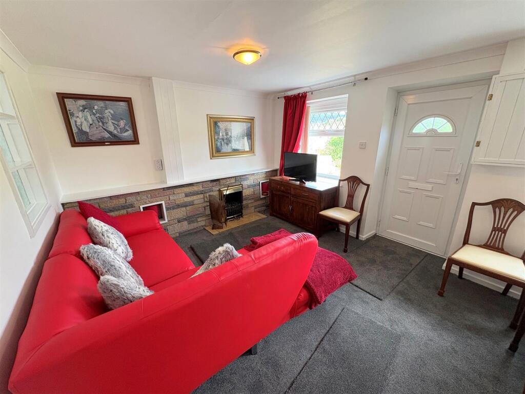 Lounge a.jpg