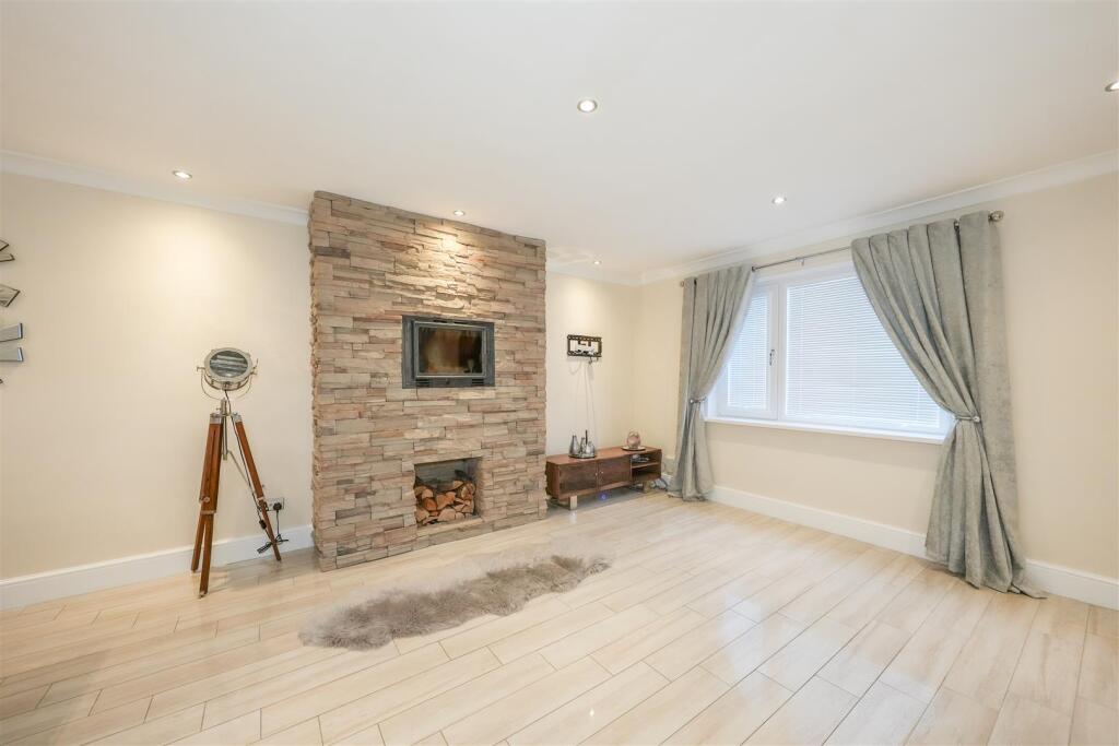 LIVING ROOM/ DINING ROOM