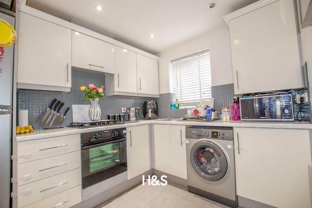 3 cardiff grove kitchen.jpg