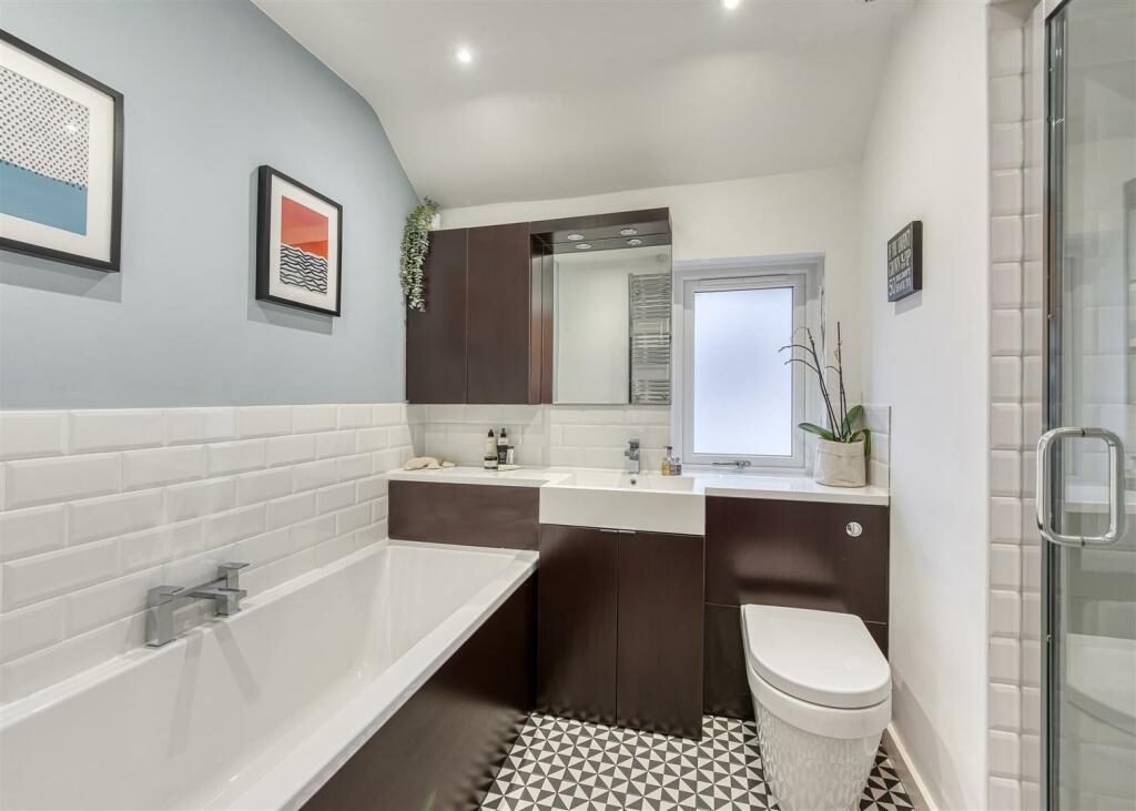 Hilltop-bathroom.jpg