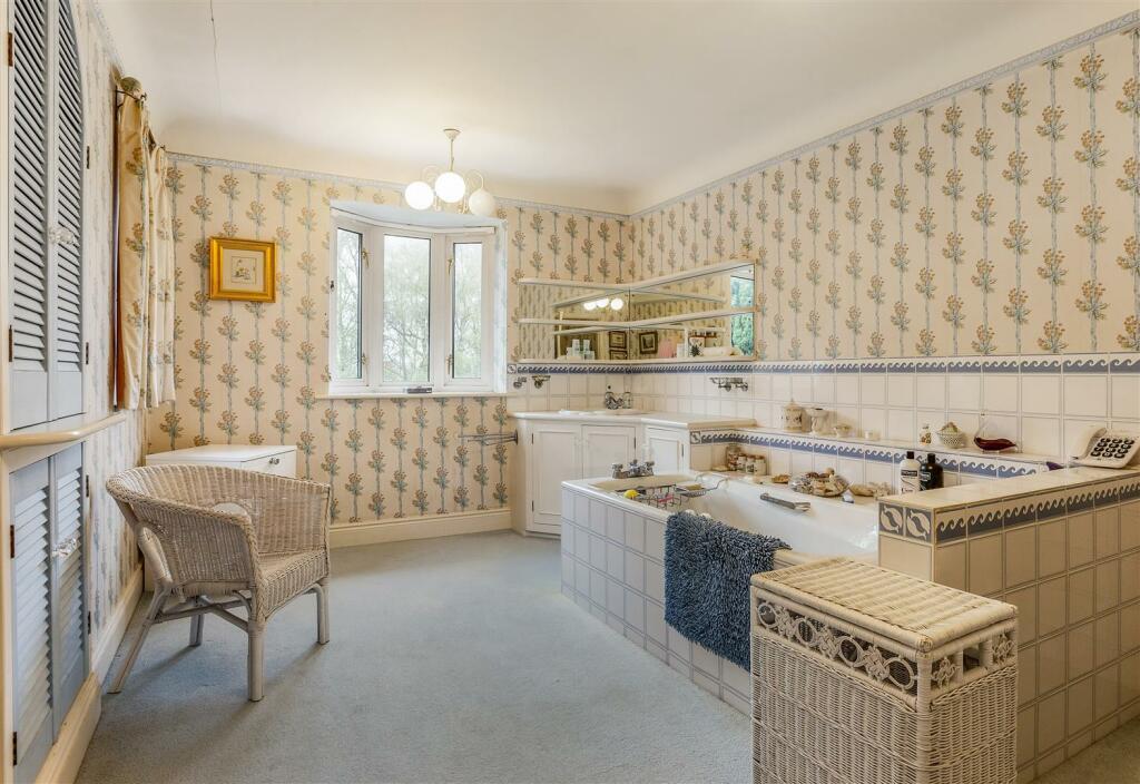 En Suite Bathroom