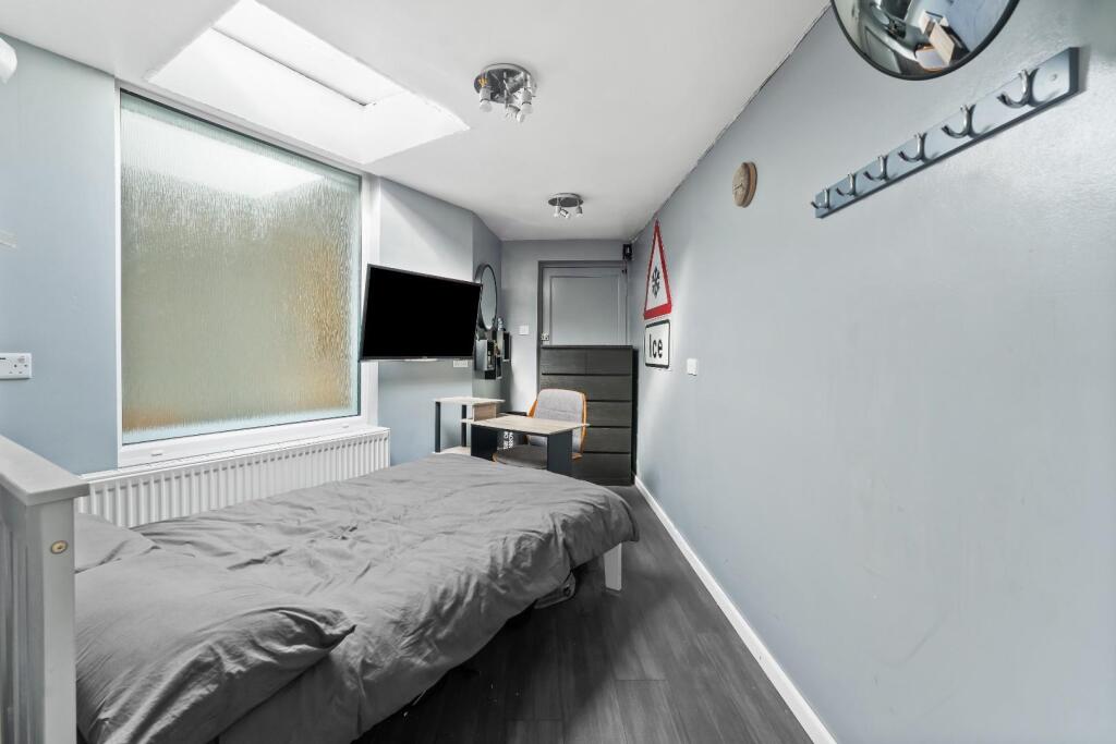 138 Claverham Road BS49 4LQ 15.jpg
