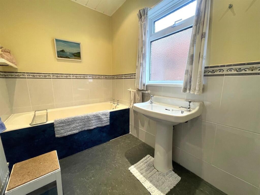 House Bathroom Alternate 2.jpg