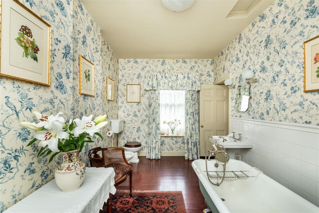 HOUSE BATHROOM