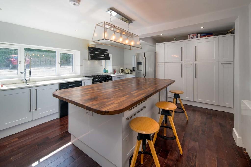 Kitchen/Breakfast...