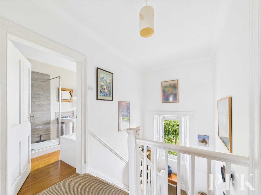 FIRST FLOOR LANDING