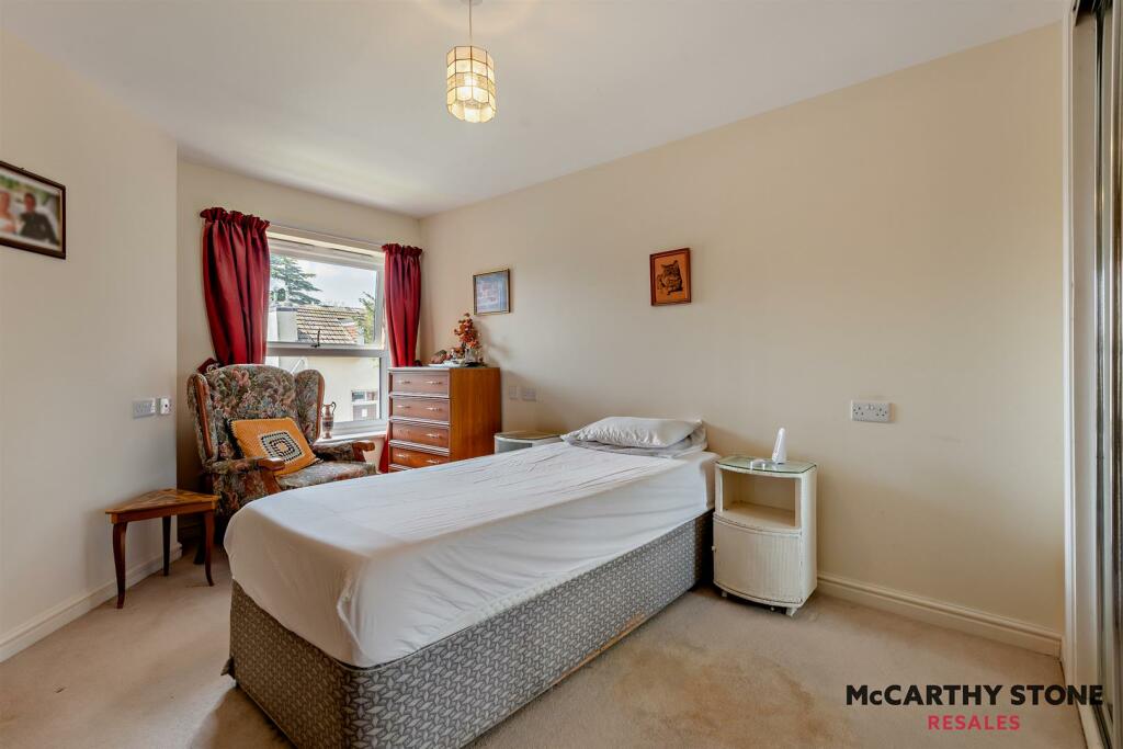 8596840-interior02-800.JPG
