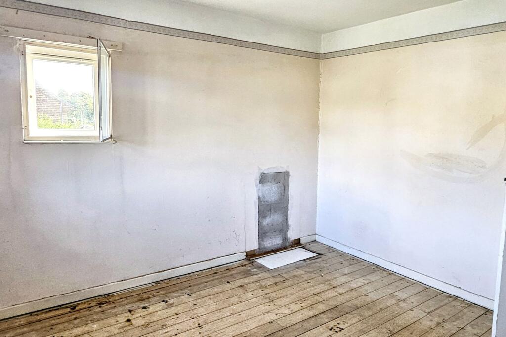 2 Montrose Way, Datchet, Slough SL3 9ND