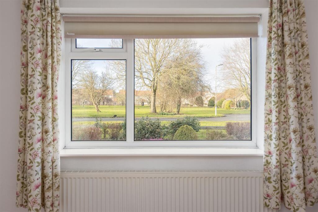 Ryedale Close 6 Bedroom 2-4.jpg