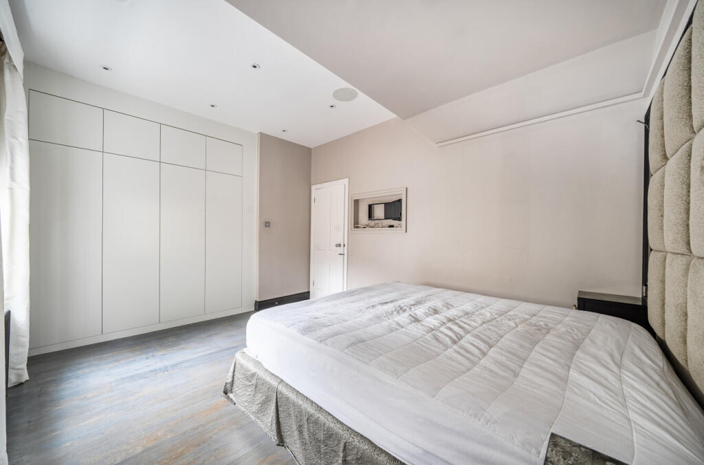 1369916-18-68ef9b...