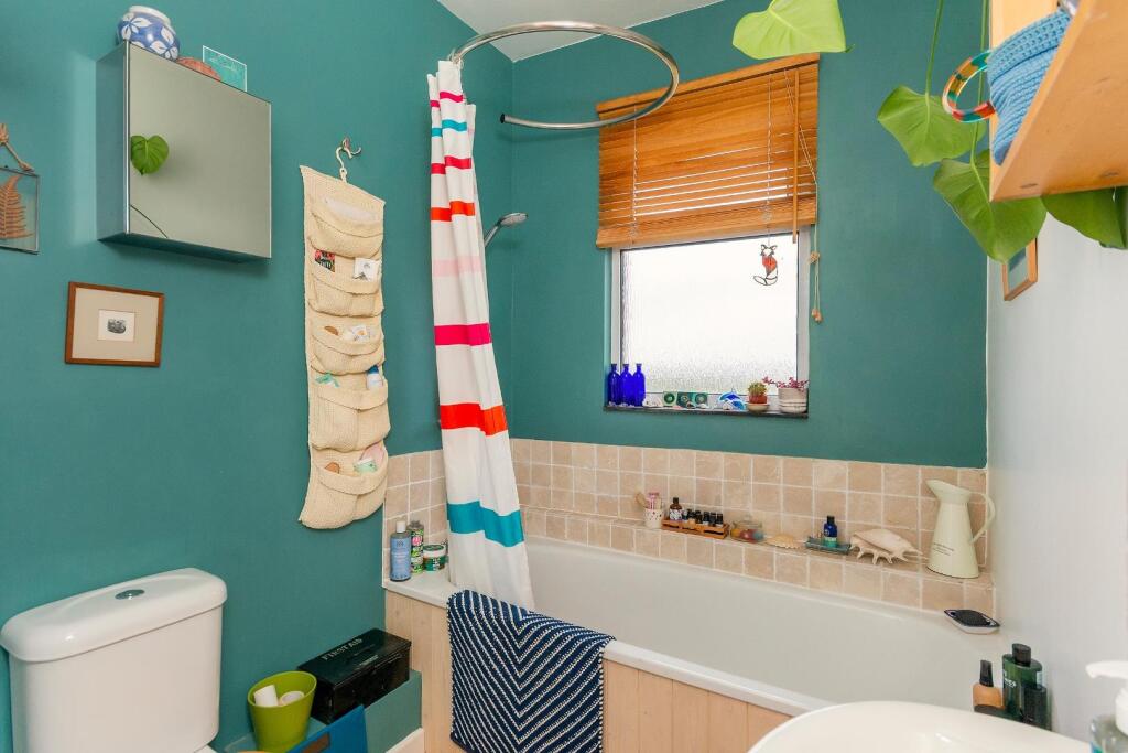 0V7STN - Bathroom C.jpg