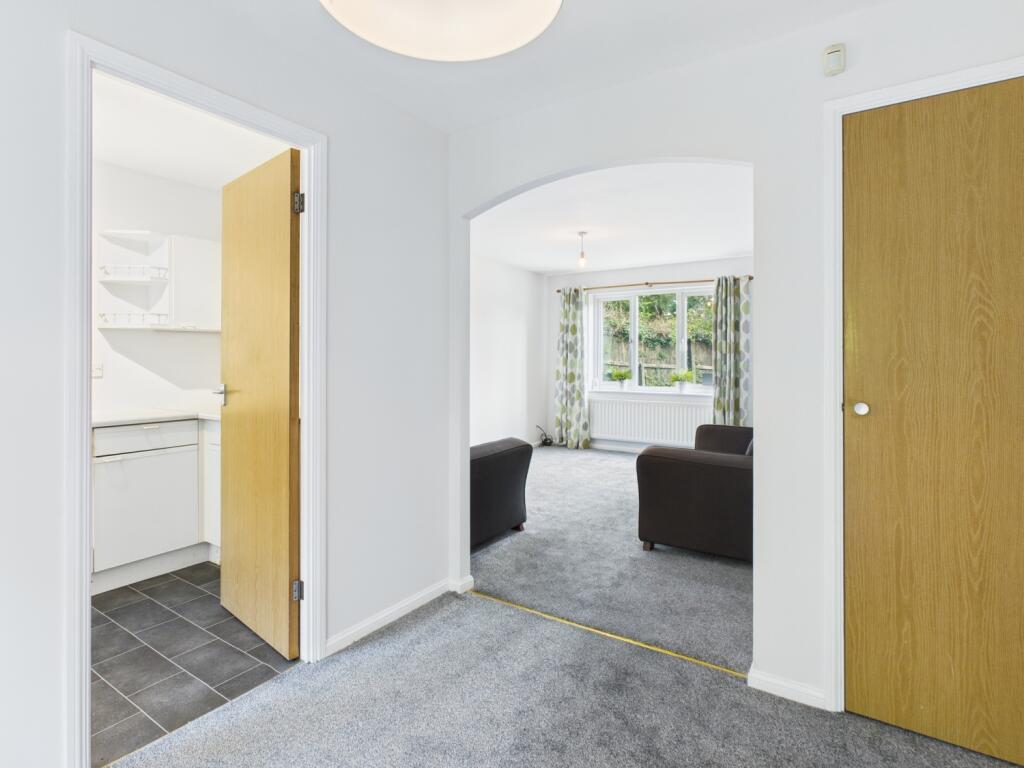 CAM04233G0-PR0031-STILL005