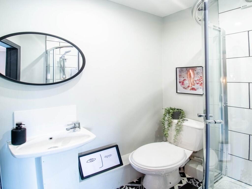 1 Highfield Avenue R