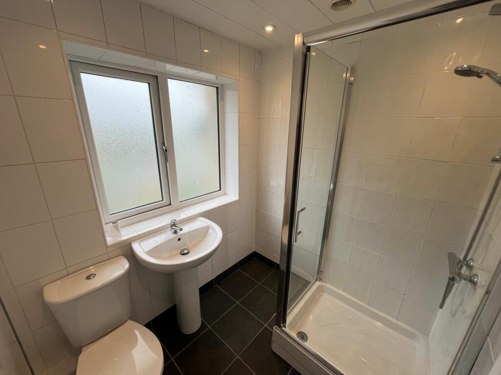 8 Redland Drive, HD8 0XD