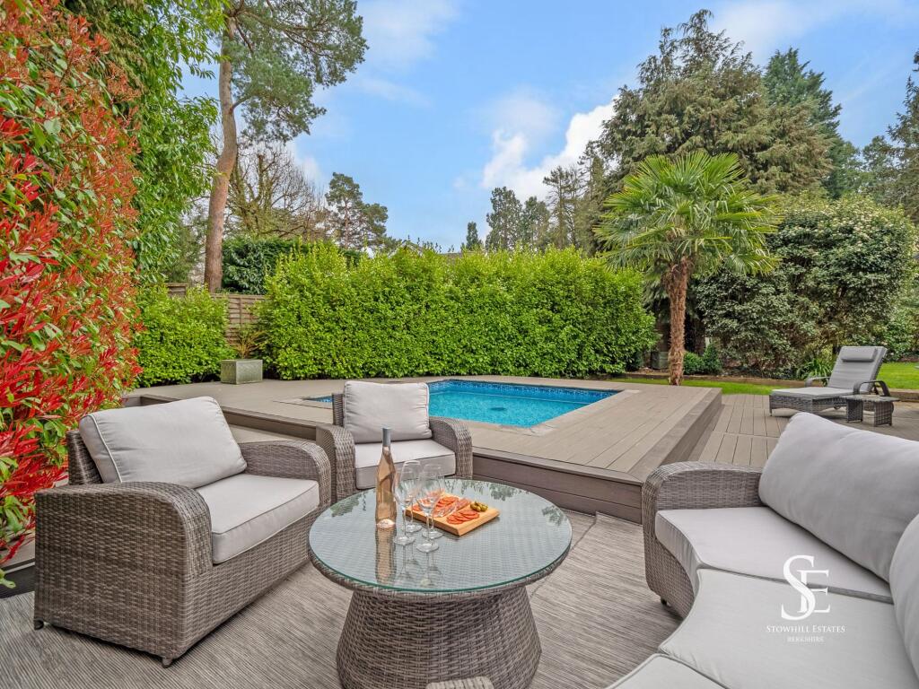 Patio &amp; Outdoor Pool