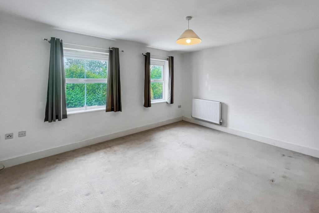 40 Reynolds Avenue, Redhill, Surrey, RH1 1TJ